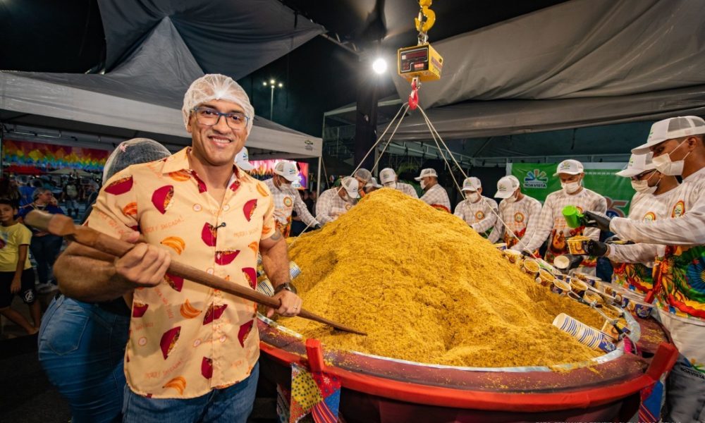Prefeito de Boa Vista na entrega da Maior Paçoca do Mundo 2025 - Foto: Fernando Teixeira/SEMUC/PMBV